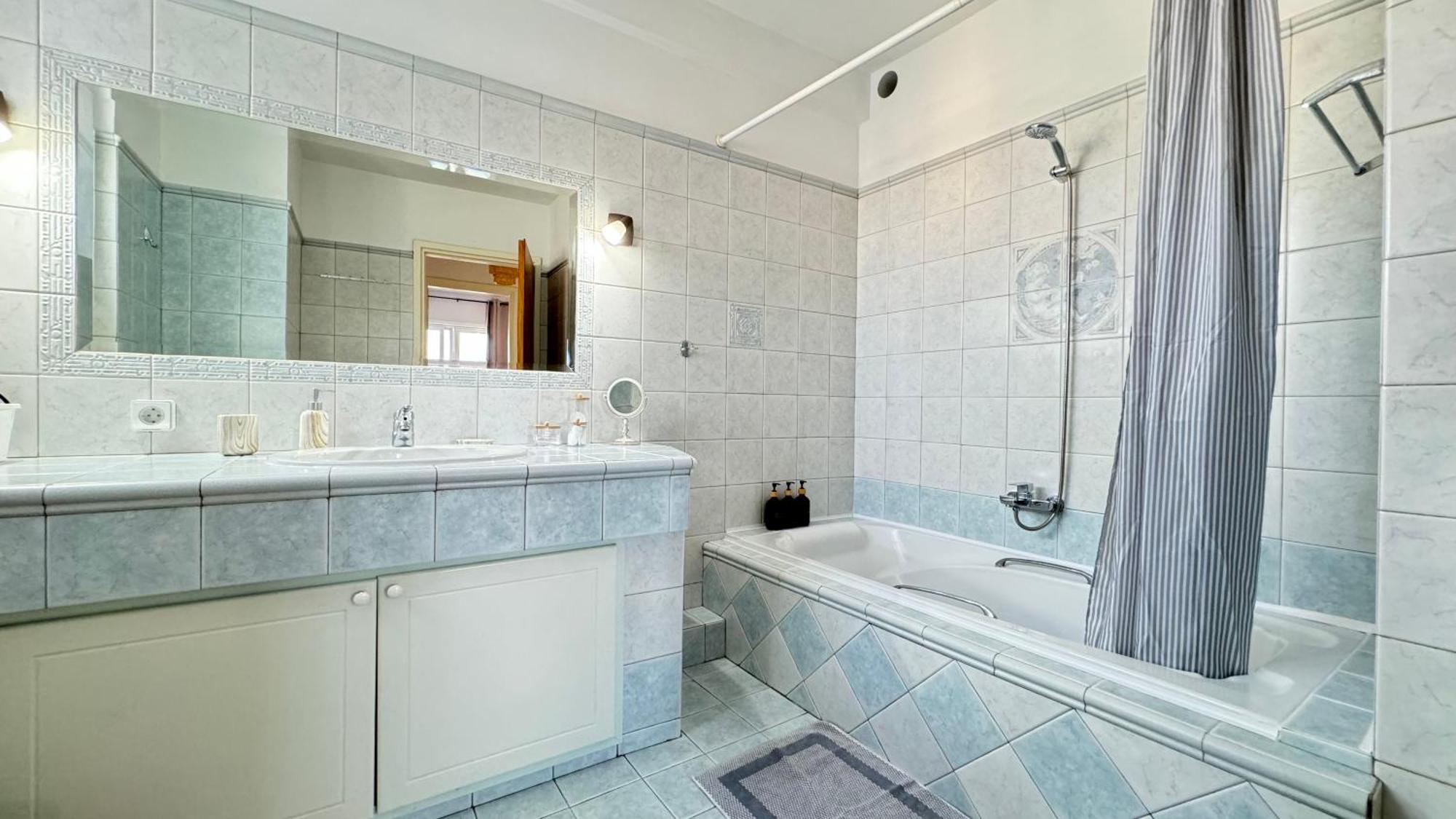 Sunny Apartment For Couples & Friends In Centre Heraklion  Екстер'єр фото