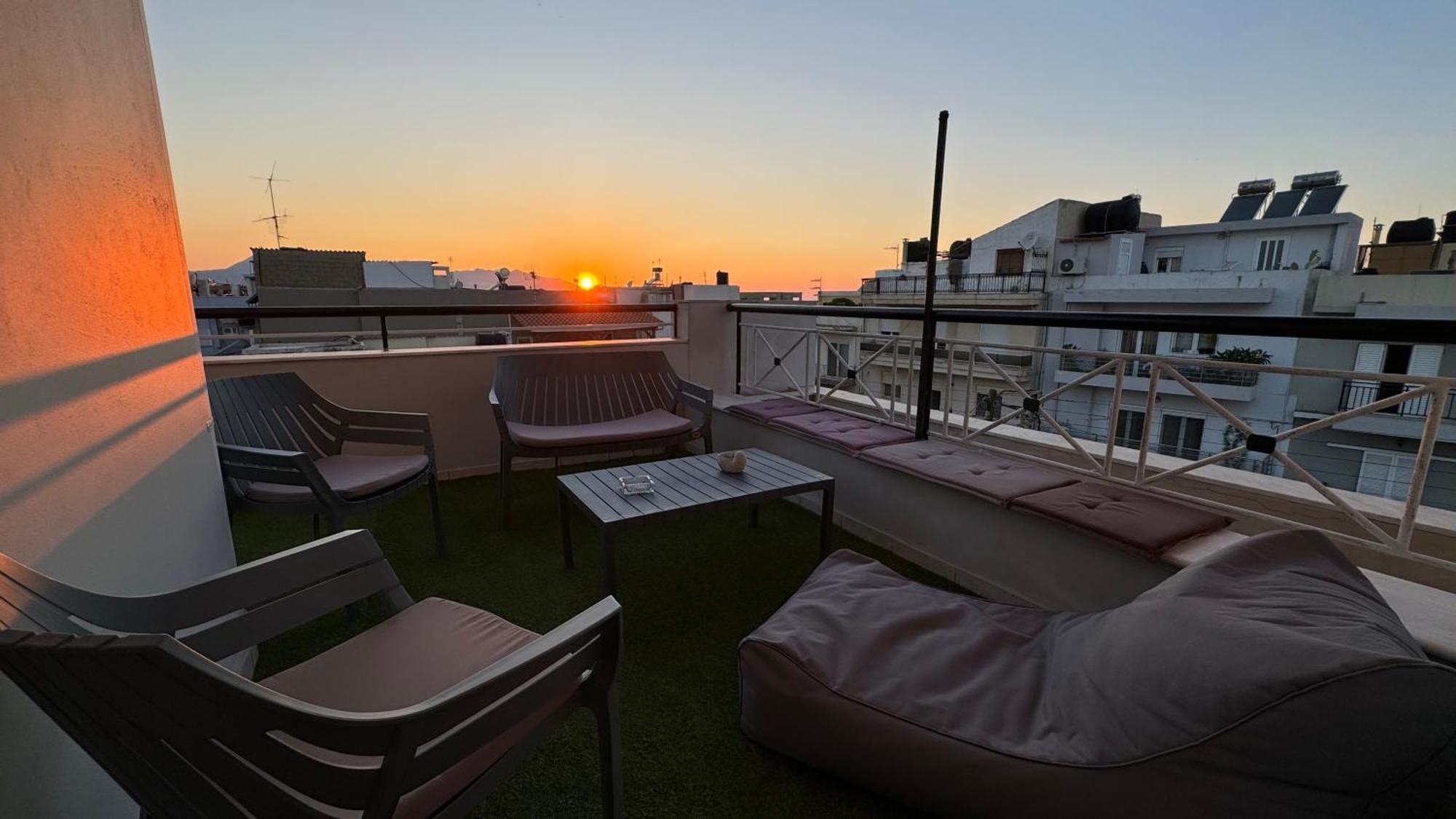 Sunny Apartment For Couples & Friends In Centre Heraklion  Екстер'єр фото